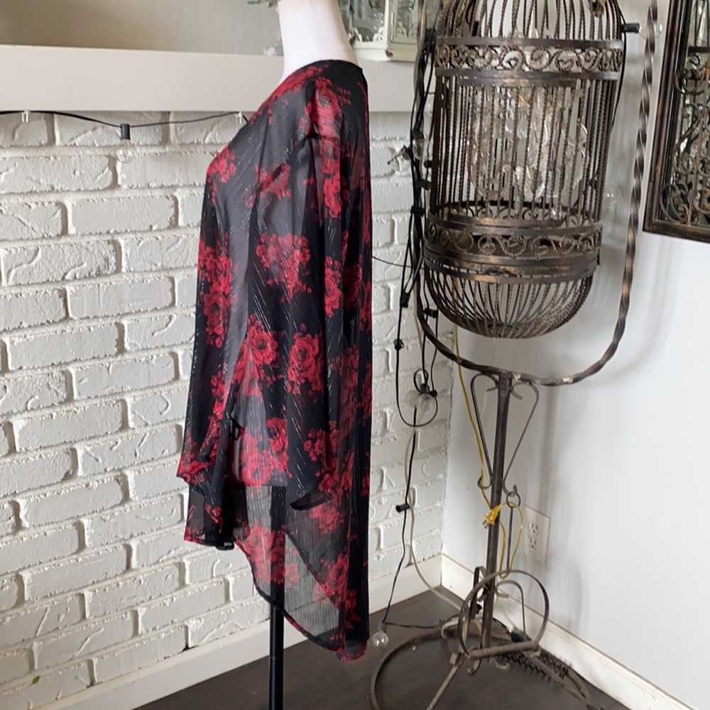 TORRID FLORAL SHIRTTAIL FLOWY KIMONO PLUS SIZE 1X 2X  EXCELLENT - Picture 3 of 6